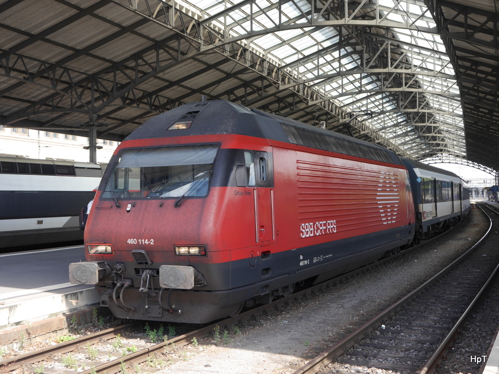 SBB - 460 114-2 vor IR aus Brig im Bahnhof Lausanne am 06.07.2014