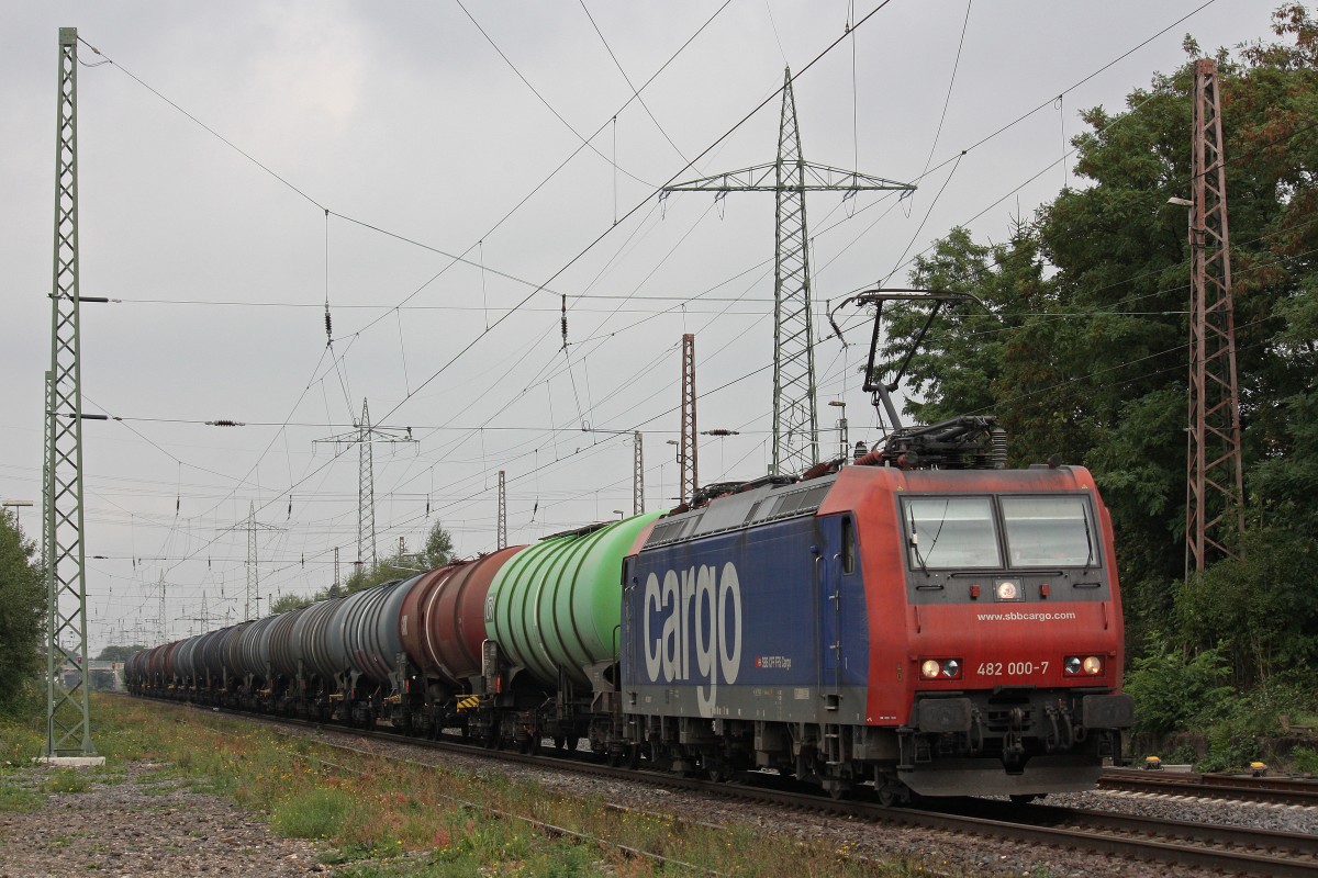 SBB Cargo 482 000 am 22.9.13 mit einem Kesselzug in Ratingen-Lintorf.