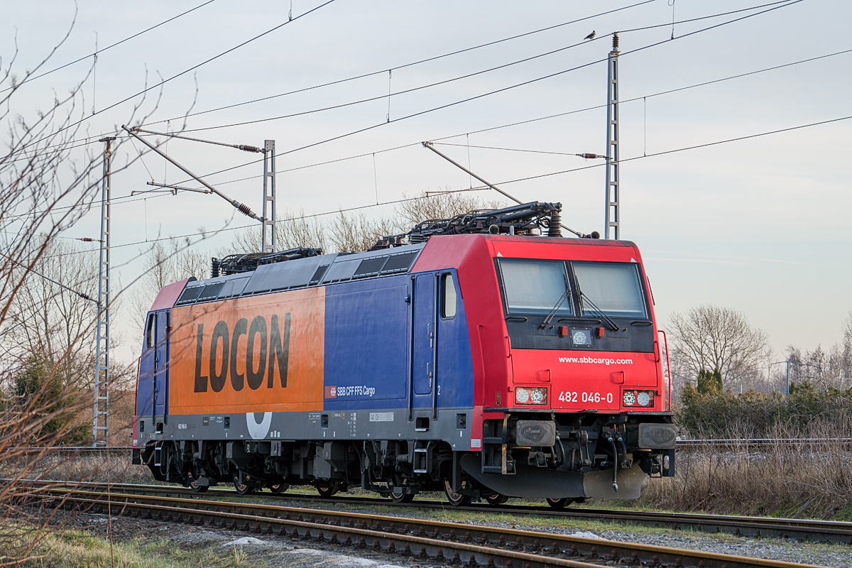 SBB Cargo (Lok 482 046) mit LOCON Logo im Anschluss des Kreidewerk’s in Sassnitz Lancken. - 15.02.2019
