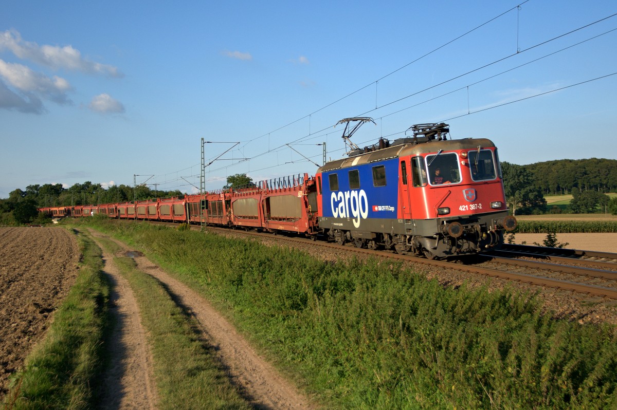SBB Cargo Re 4/4 II / Re 421 387 zieht am 10.09.15 zwischen Vehrte und Belm einen leeren Autotransportzug in Richtung Osnabrück.