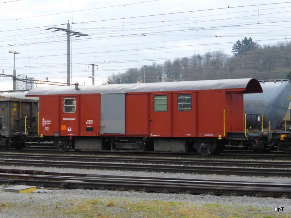 SBB - Dienstwagen Xs 40 85 95 45 123-3 im Güterbahnhof Biel am 14.12.2014