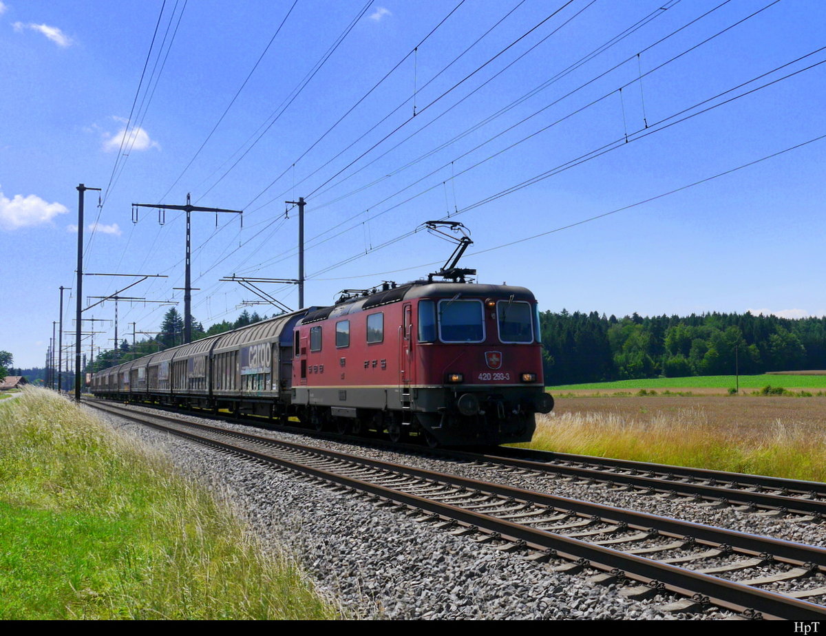 SBB - Lok 420 293-3 mit Güterzug unterwegs bei Lyssach am 07.07.2018