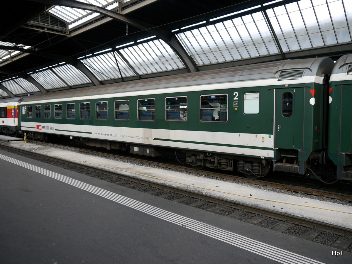 SBB - Personenwagen 2 Kl. B 50 85 21-73 342-0 im HB Zürich am 28.01.2018
