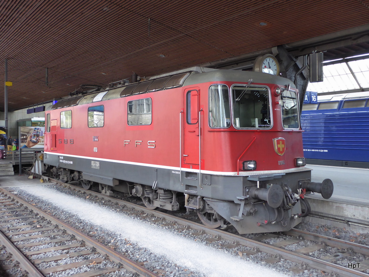 SBB - Re 4/4 11144 in HB Zürich am 23.04.2016