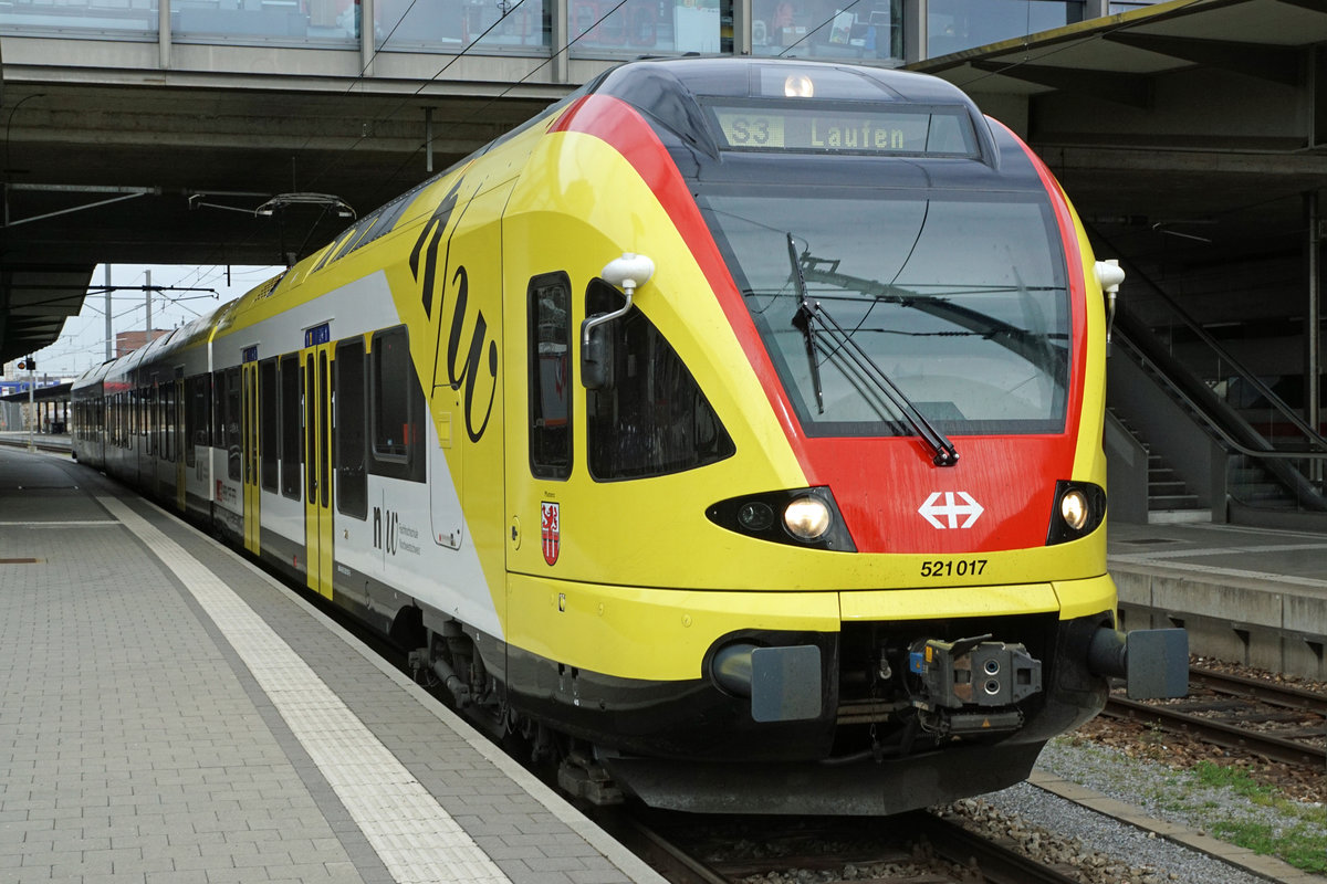 SBB: S 3 nach Laufen mit dem RABe 521 017  Muttenz  in Basel am 9. April 2018.
Foto: Walter Ruetsch