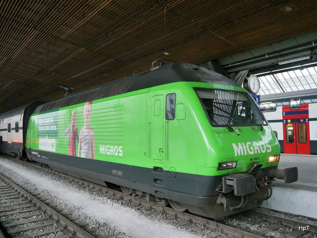 SBB - Werbelok 460 080-5 im HB Zürich am 25.04.2015