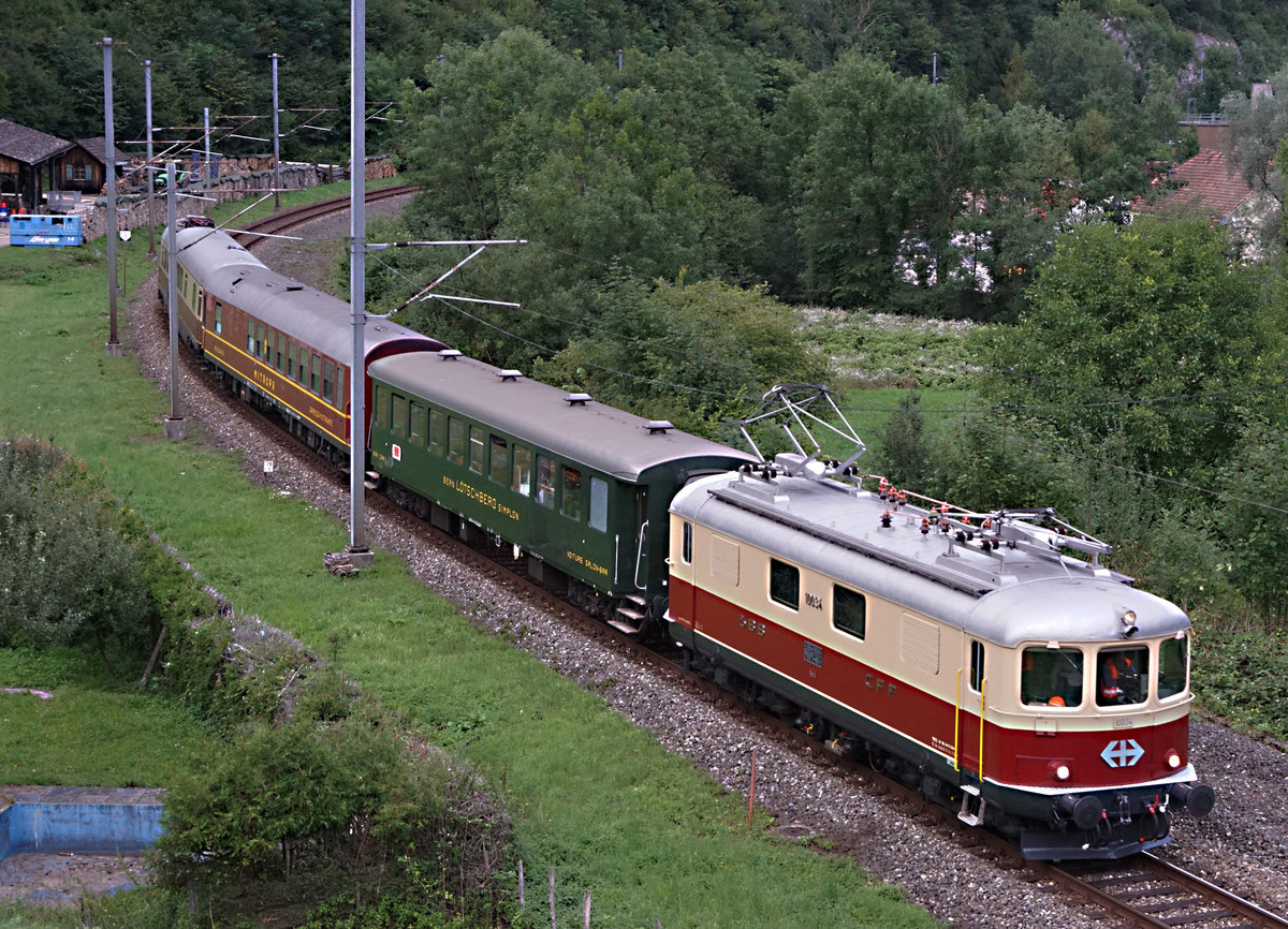 SBB/TEE CLASSIC: Mit der Re 4/4 I 10034 im Jura unterwegs am 12. August 2017.
Bei Roches.
Foto: Walter Ruetsch