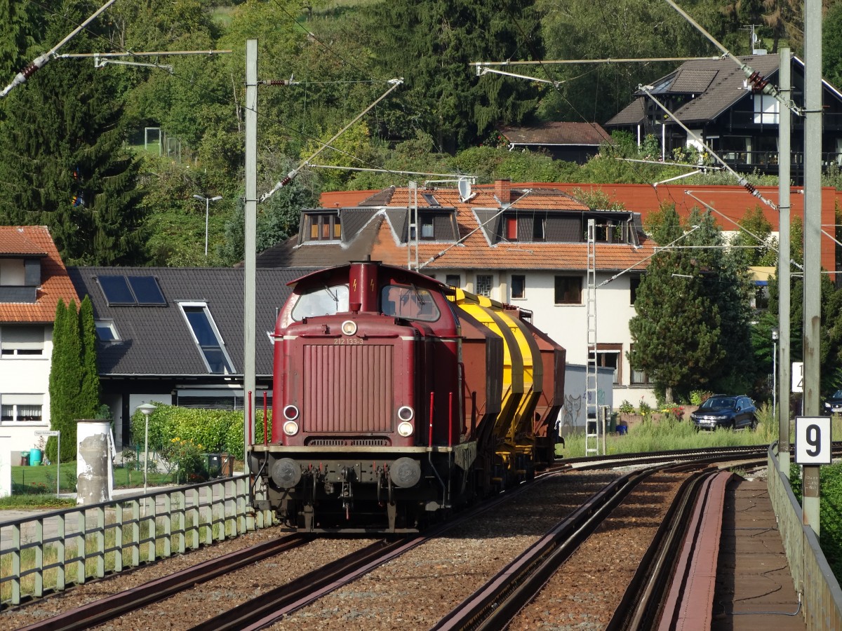 SBS (Stuttgarter Bahnservice) 212 133-3 mit Getreidewagen am 29.08.14 in Neckargemünd von Bahnsteig aus fotografiert