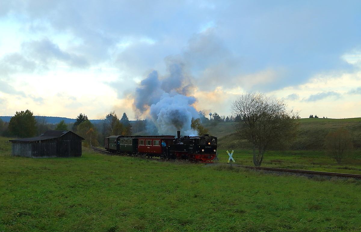 Scheinanfahrt von 99 5906 mit IG HSB-Sonderzug am 17.10.2014 zwischen Stiege und Straßberg (Kilometer 34). Bild 1