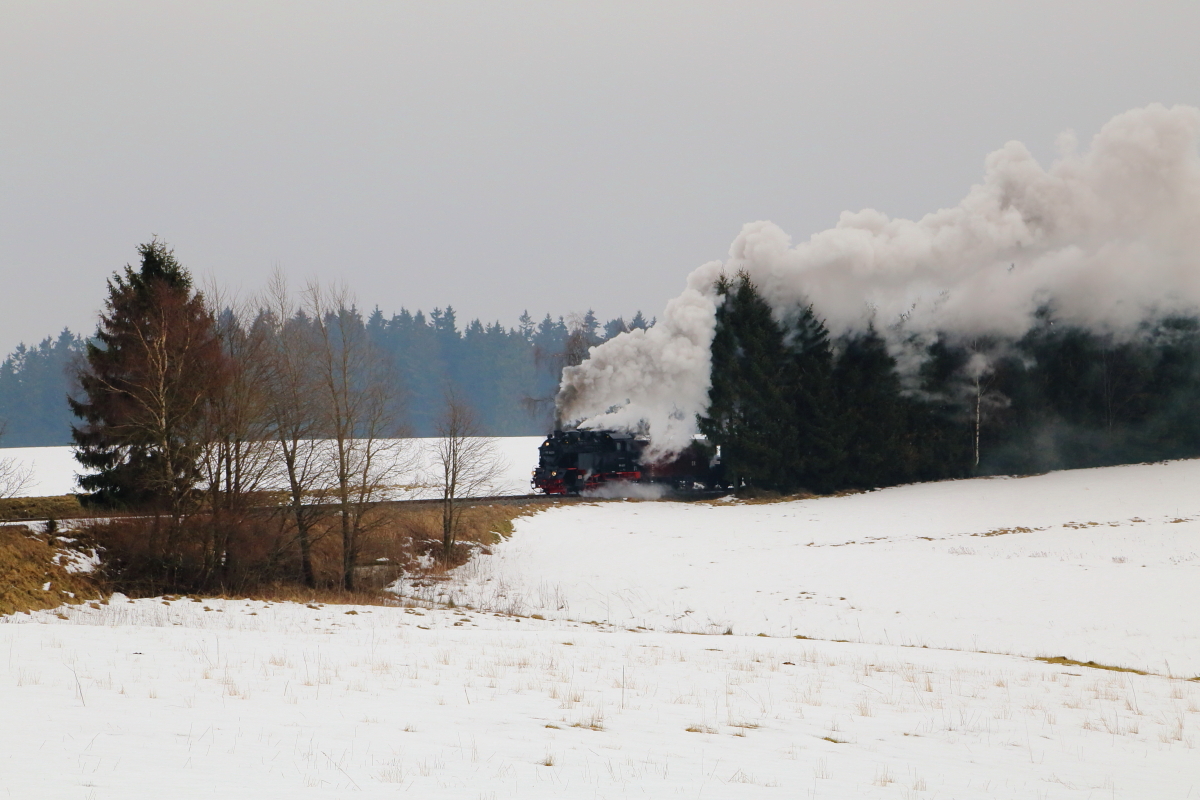 Scheinanfahrt von 99 6001 mit IG HSB-Sonderzug am Nachmittag des 15.02.2015 zwischen Eisfelder Talmühle und Benneckenstein, hier kurz vor dem Bahnhof Benneckenstein. (Bild 1)