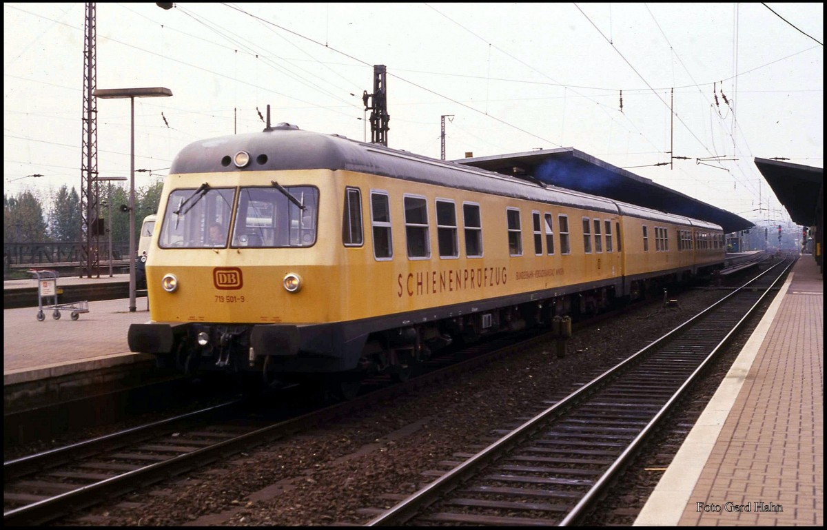 Schienenprüfzug 719501 am 11.5.1989 auf Gleis 2 im oberen Bahnhof des HBF Osnabrück.