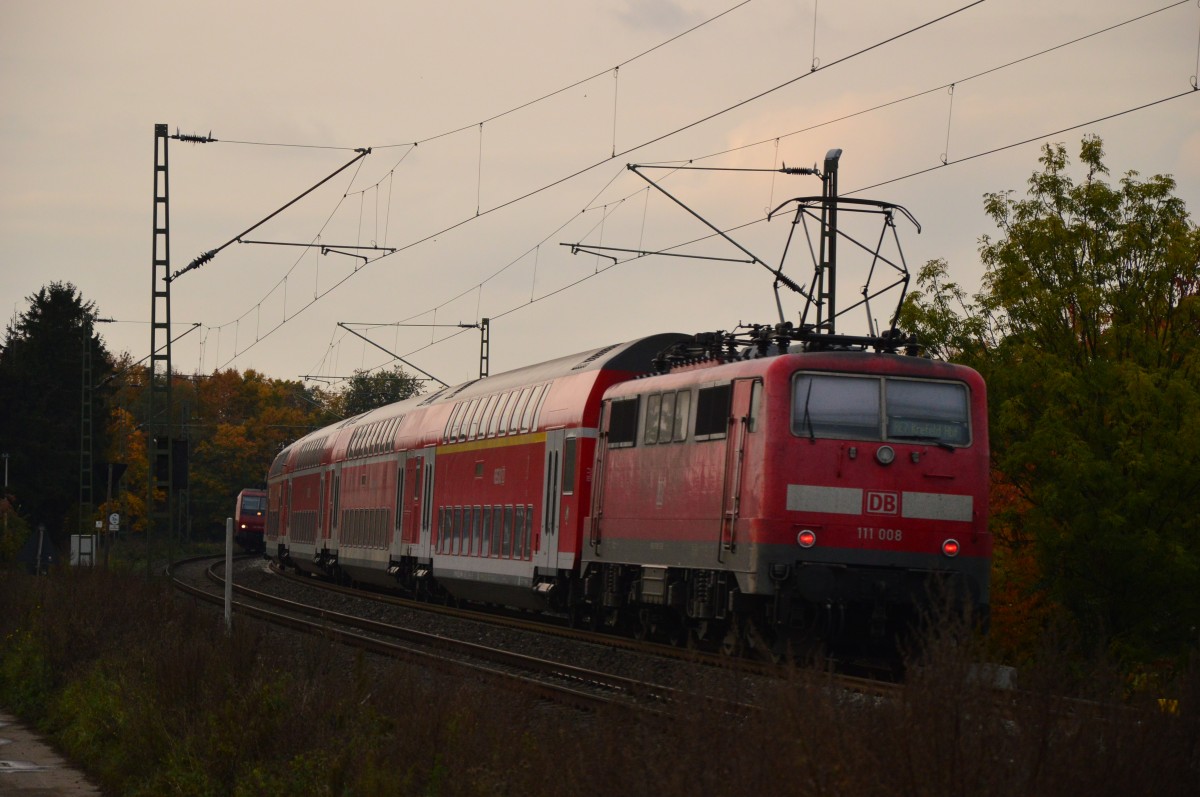 Schnell noch einige RE7 Bilder mit DB-Zügen festhalten, bevor der Fahrplanwechsel stattfindet und die NX die Linie übernimmt. In dem Fall ist mit die 111 169 mein Opfer geworden....Sonntag 23.10.2015