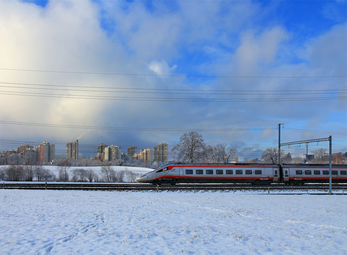 Schnelle Züge zwischen Thun und Bern (bei Gümligen): Der italienische Zug (ETR 610 Nr. 3) kommt nach Bern. 29.Januar 2019 