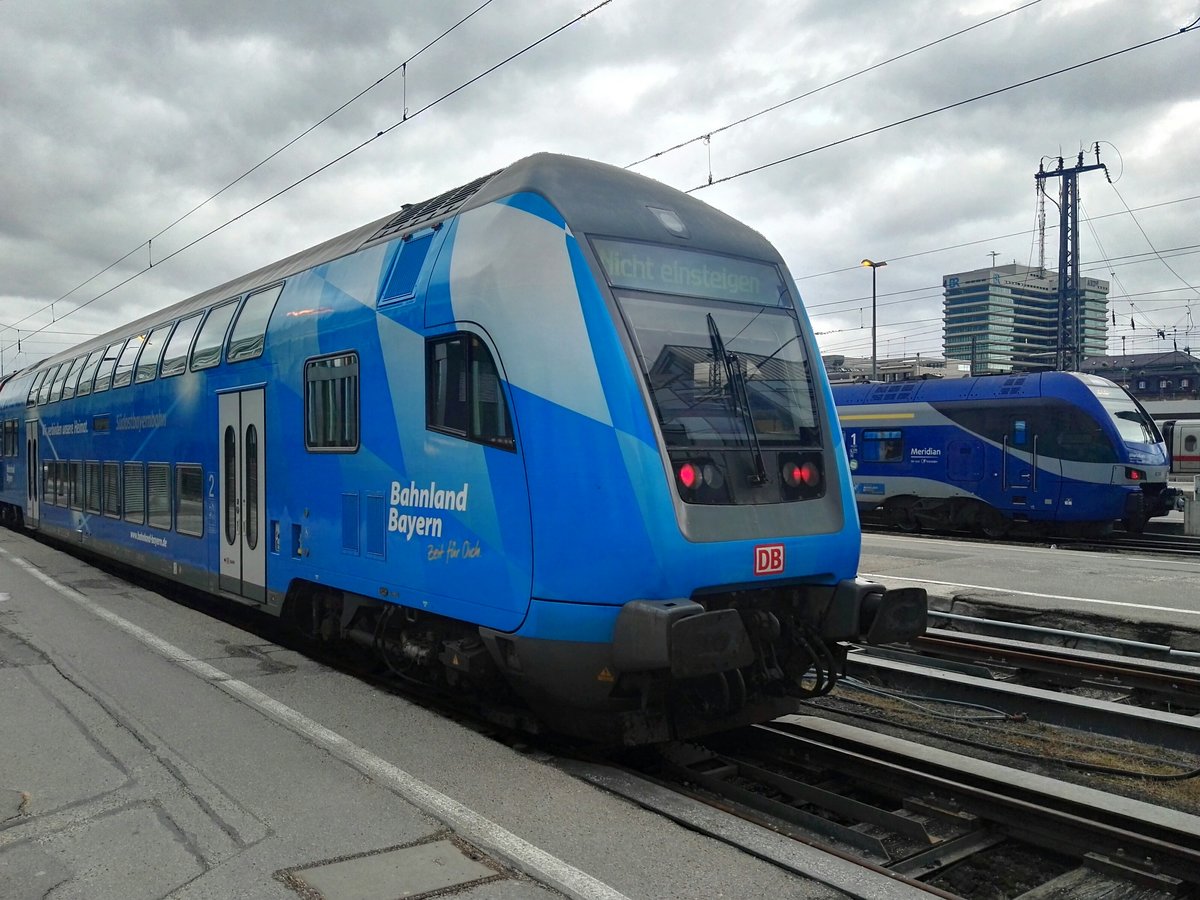 Sehr blau ging es am 24.02.2017 im Hauptbahnhof Mnchen zu.
