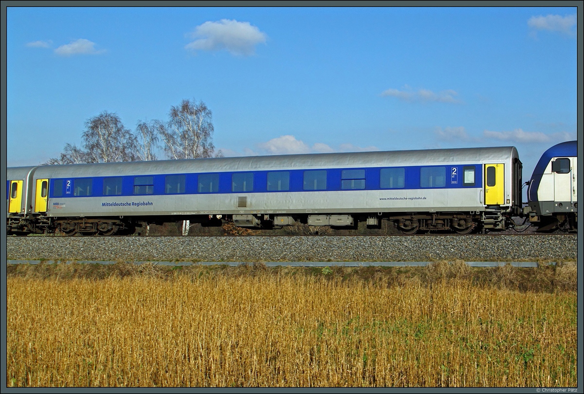 Seit Dezember 2015 kommen auf dem RE 6 Leipzig - Chemnitz wieder Abteilwagen zum Einsatz. Die Wagen vom Typ Bomz waren zuvor bei der NOB auf der Strecke Hamburg - Westerland unterwegs und wurden für ihre neue Heimat nochmals umgebaut. Wagen 21 33 002-9 von Transdev Regio Ost war am 13.02.2016 im Zug MRB 74780 eingereiht.