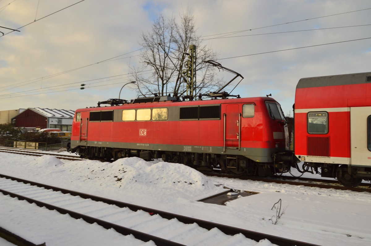 Seitenansicht der 111 011-3 in Kleinenbroich. 24.1.2015