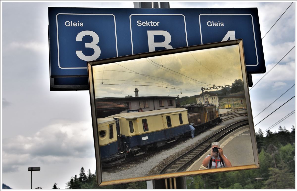 Selfie am Bahnsteig in Reichenau-Tamins mit Pullman Express und Ge 6/6 I 415. (21.07.2017)