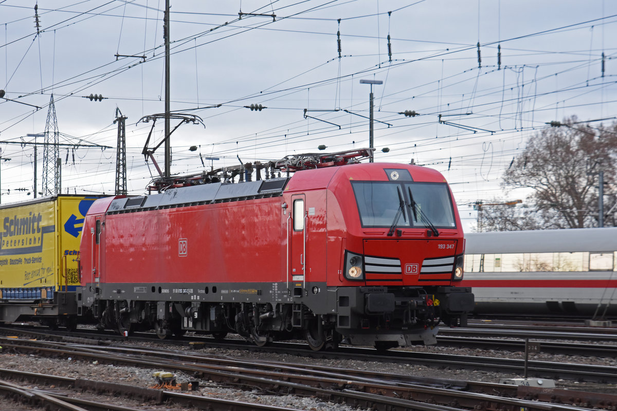 Siemens Vectron 193 347-2 durchfährt den badischen Bahnhof. Die Aufnahme stammt vom 02.02.2019.
