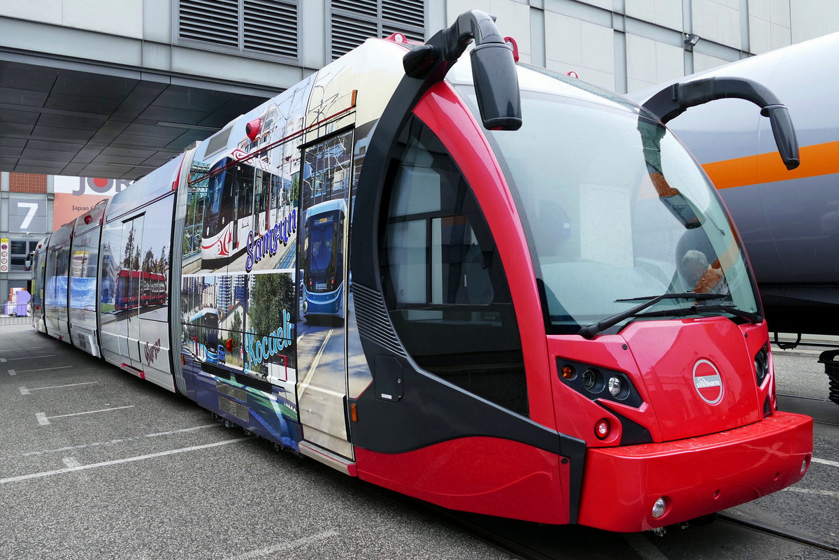 ''Silkworm'' vom türkischen Straßenbahnhersteller Durmazlar aus Bursa, hier auf der InnoTrans 2018/ Berlin im September 2018.