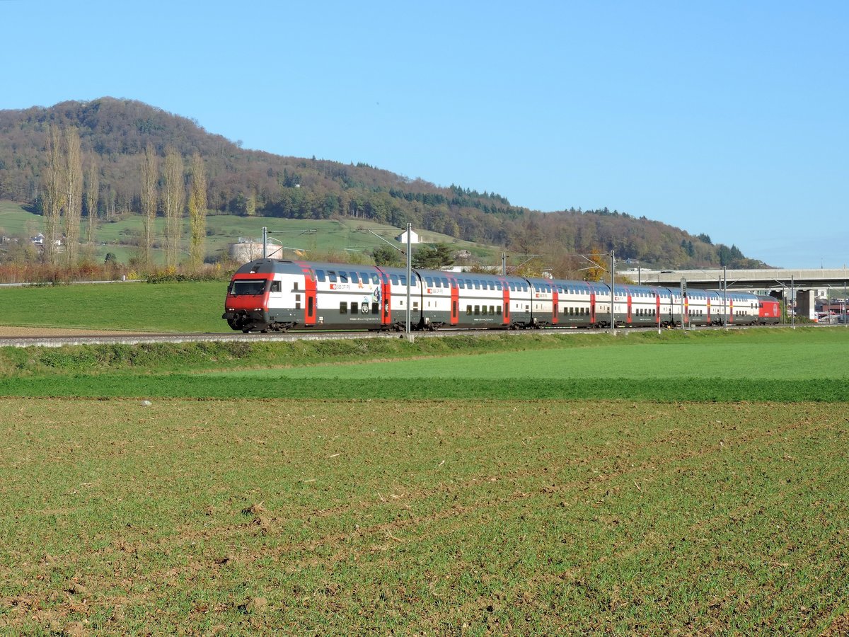 Sissach - 31.10.17 : IR 2472 Luzern - Basel.
