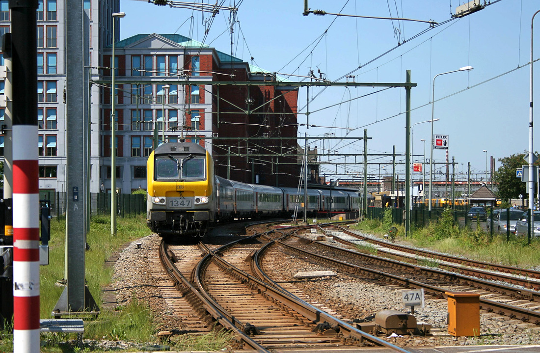 SNCB 1347 verlässt den Bahnhof Maastricht mit einem IC gen Lüttich.
Aufnahmedatum: 3. Juni 2010