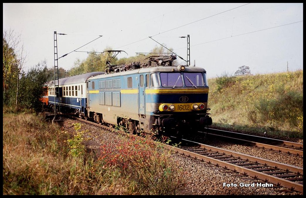 SNCB 1602 mit D 315 kurz vor dem Eilendorfer Tunnel am 25.10.1989 um 11.54 Uhr Richtung Köln.