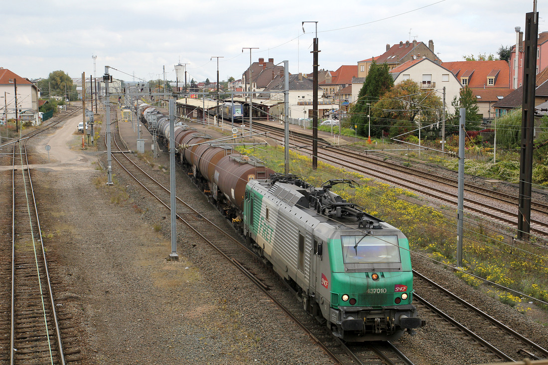 SNCF FRET 437010 passierte am 10. Oktober 2015 den Bahnhof Hagondange.