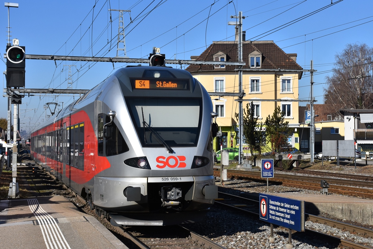 SOB RABe 526 059 FLIRT verlässt als S4 Richtung St. Gallen den Bahnhof St. Margrethen [16.02.2019].
