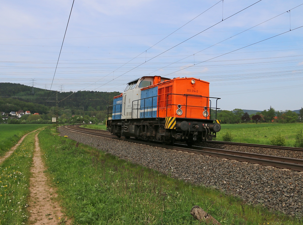Sonata 203 214-2 als Tfzf in Fahrtrichtung Süden. Aufgenommen zwischen Mecklar und Ludwigsau-Friedlos am 10.05.2016.