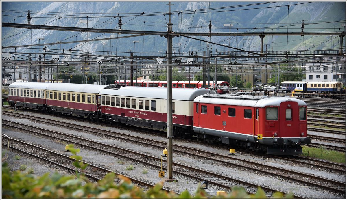 Sonderzugreise AKE-Eisenbahntouristik mit Re 4/4 I 10016 und drei TEE Wagen in Chur. (20.07.2017)