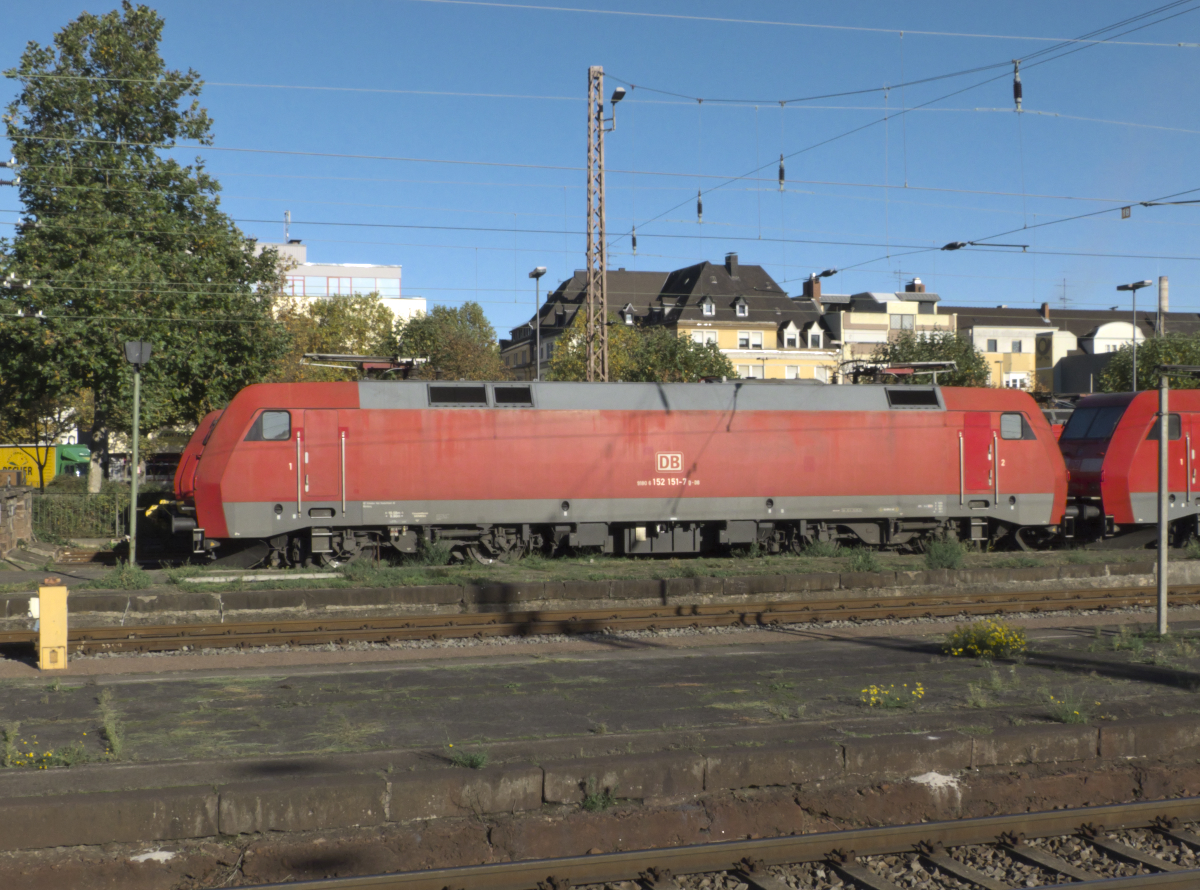 Sonntagsruhe hat 152 151 in Dillingen Saar. Die Loks der BR 152 haben die 151er vor den Kokszügen zur Dillinger Zentralkokerei verdrängt! 30.10.2016