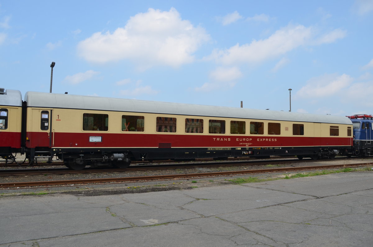 Speisewagen D-AKE 56 80 85-92 151-4 ARmh 217 ex Kakadu Halbspeisewagen - AKE-RHEINGOLD beim Bw Leipzig Süd 17.04.2018