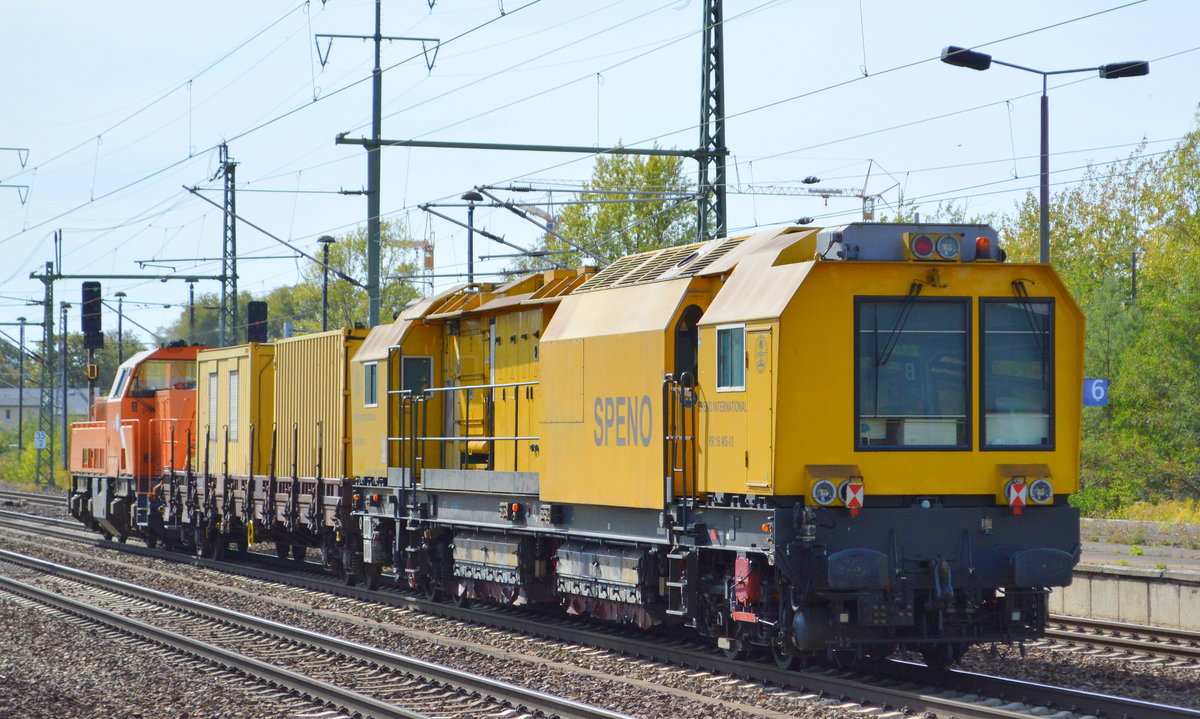 SPENO INTERNATIONAL mit dem Schienenschleifzug RR 16 MS-13 (99 85 9127 114-8 CH-SPENO) registriert in der Schweiz am Haken von northrail 261 307-3 am 17.09.18 Bf. Flughafen Berlin-Schönefeld.