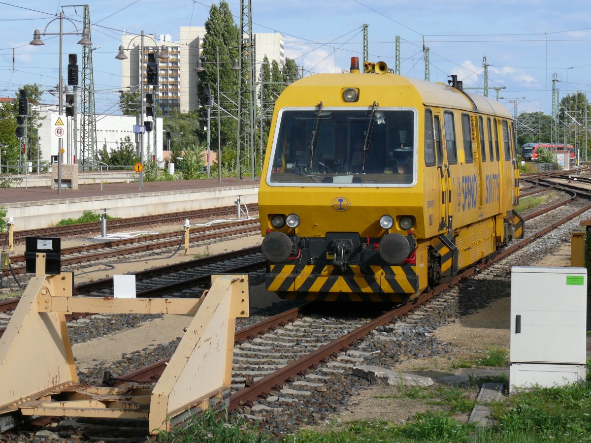 SPENO Schienenoberflächen-Meßtriebwagen SM 775 abgestellt am 29.08.2009 Dresden-Hbf. (siehe: http://www.bdf006.privat.t-online.de/messfahrzeuge/sm775/sm775.htm)
