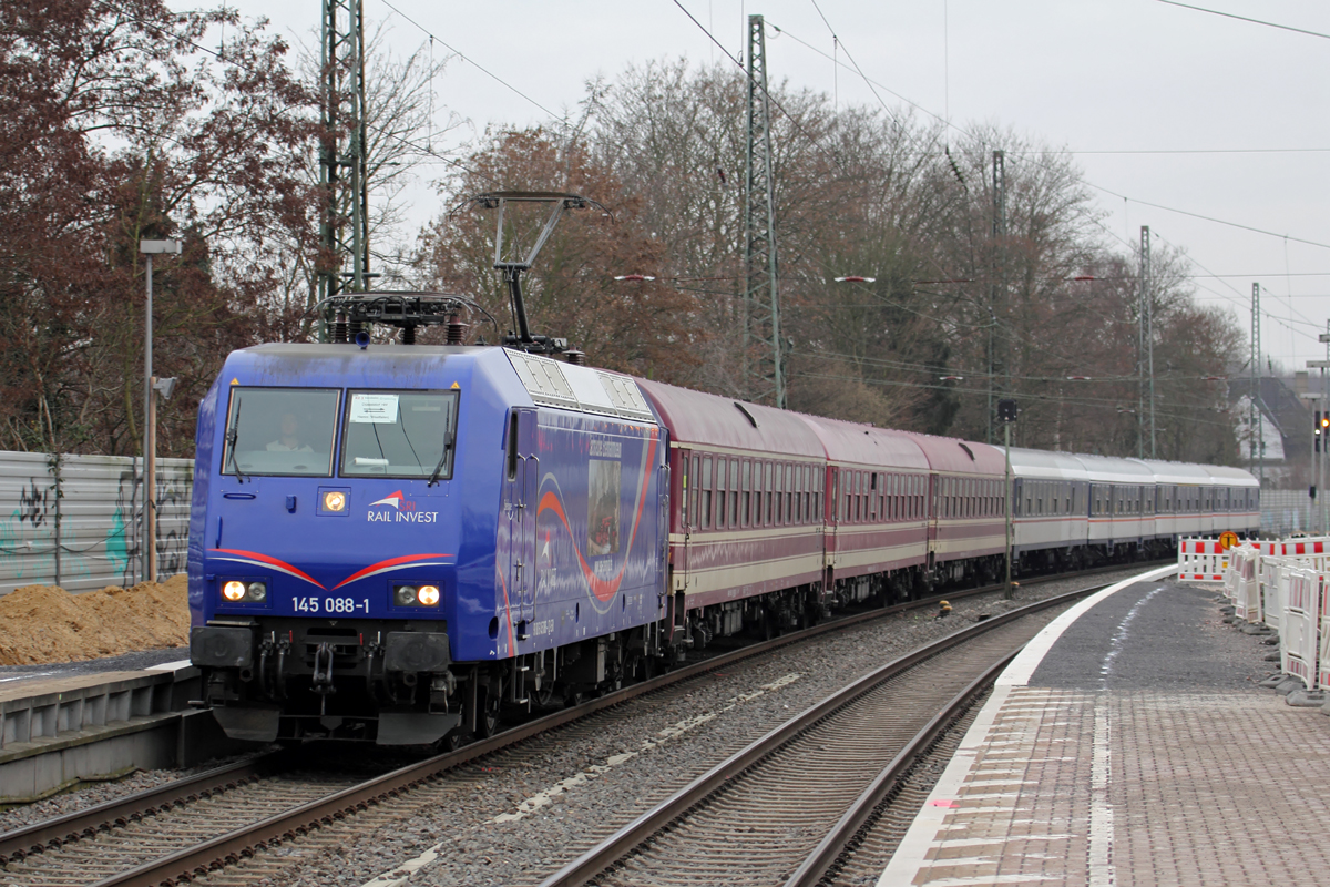 SRI 145 088-1 als Ersatzzug RE 3 der Eurobahn nach Hamm(Westfl.) bei der Einfahrt in Castrop-Rauxel 14.12.2018