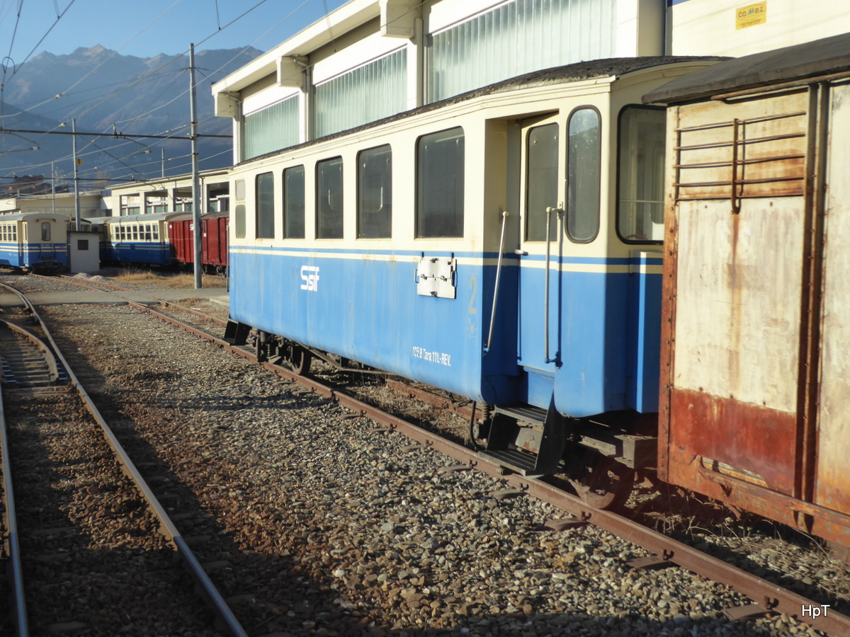 SSIF / FART - Personenwagen 2 Kl. B 105 im Bahnhofs-Depotareal in Domodossola am 26.12.2015