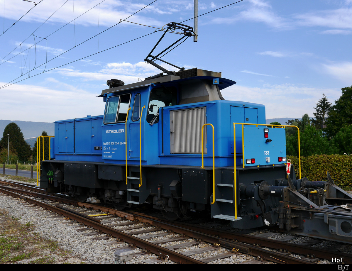 Stadler Rail - Lok Eea 97 85 1 936 133-8 ( Ex BLS Ee 936 133-8 - Ex EBT Ee 3/3 133 ) im Bahnhofsareal von Ins am 21.09.2018