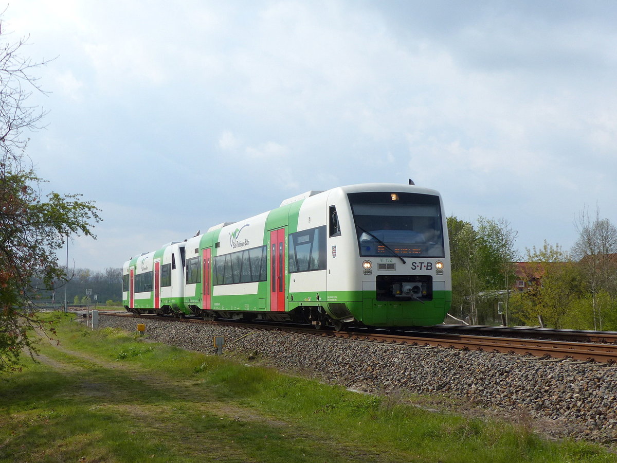 STB VT 132 + VT 111 als EB 81092 von Ilmenau nach Erfurt Hbf, am 29.04.2017 bei Apfelstädt.