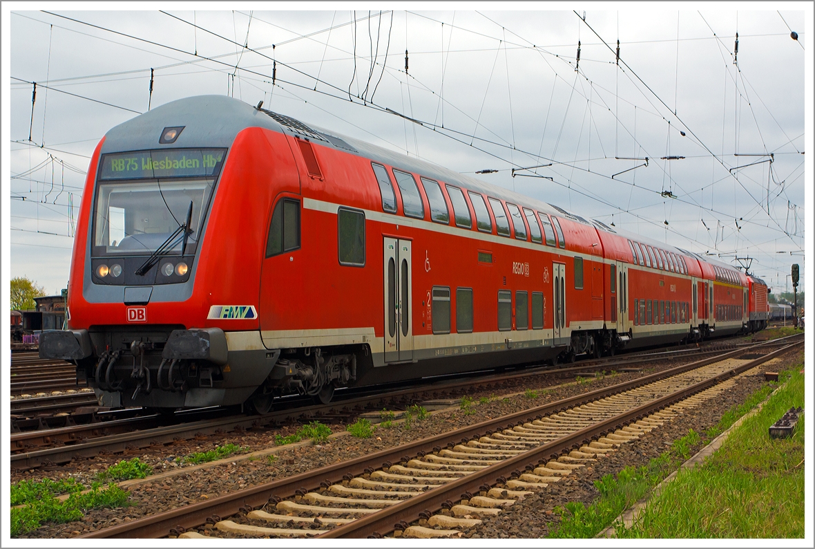 Steuerwagen voraus (Schublok war 143 238) fhrt die RB 75  Rhein-Main-Bahn  (Aschaffenburg Hbf-Babenhausen (Hess)-Darmstadt Hbf-Weiterstadt-Mainz Hbf-Wiesbaden Hbf) am 28.04.2013 vom Bf Darmstadt-Kranichstein weiter in Richtung Darmstadt Hbf.