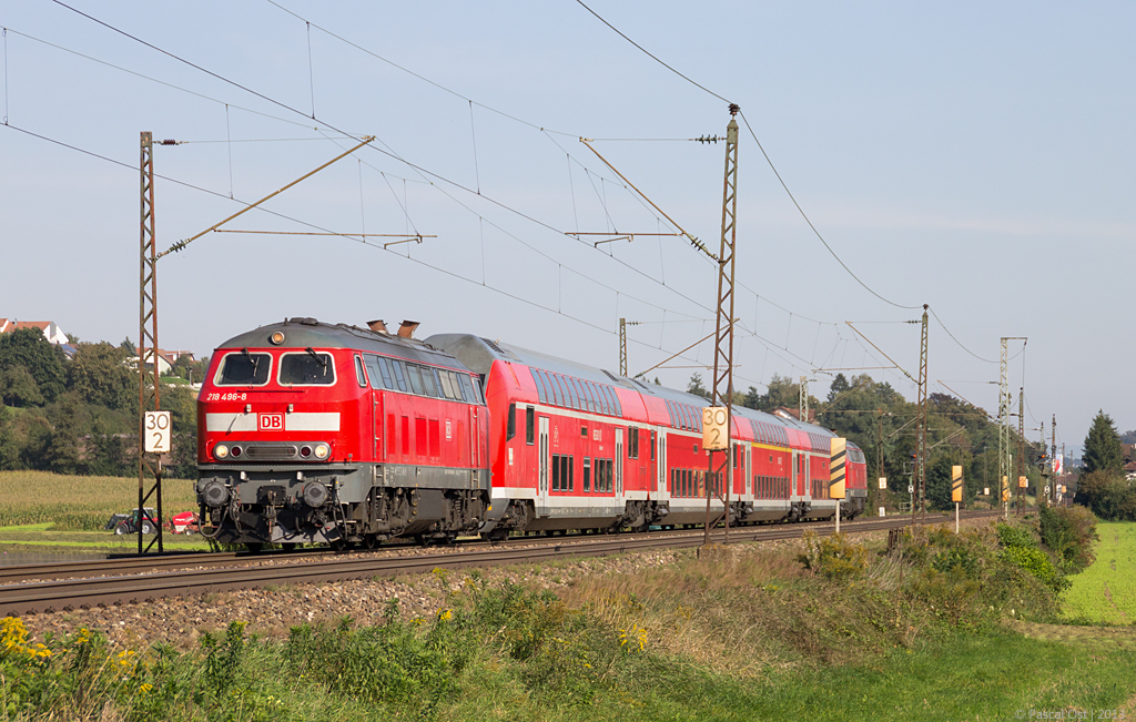 Stolze 34 Dienstjahre hatte die Ulmer 218 496-8 bereits hinter sich, als ich sie am 2. Oktober 2013 auf der Filsbahn bei Ebersbach mitsamt IRE 4230 aufnahm.