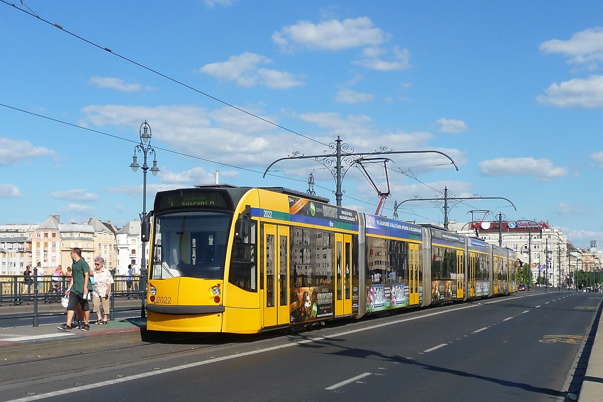 Straßenbahn der Linie 4 auf der Margit-Brücke, Budapest, 7.8.16