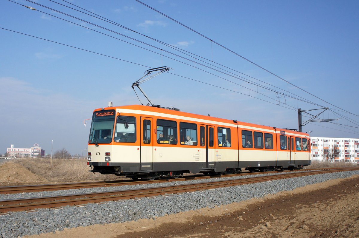 Straßenbahn Mainz / Mainzelbahn: Duewag / AEG M8C der MVG Mainz - Wagen 273, aufgenommen im Februar 2017 in Mainz-Bretzenheim.