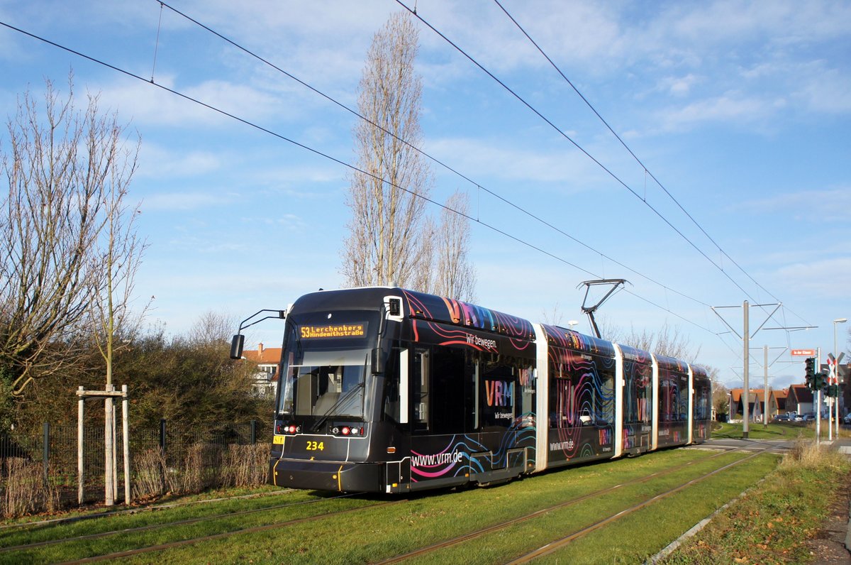 Straßenbahn Mainz / Mainzelbahn: Stadler Rail Variobahn der MVG Mainz - Wagen 234, aufgenommen im Dezember 2017 in Mainz-Bretzenheim.