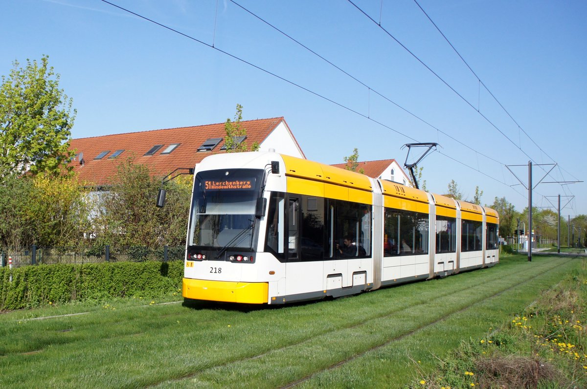 Straßenbahn Mainz / Mainzelbahn: Stadler Rail Variobahn der MVG Mainz - Wagen 218, aufgenommen im April 2018 in Mainz-Bretzenheim.