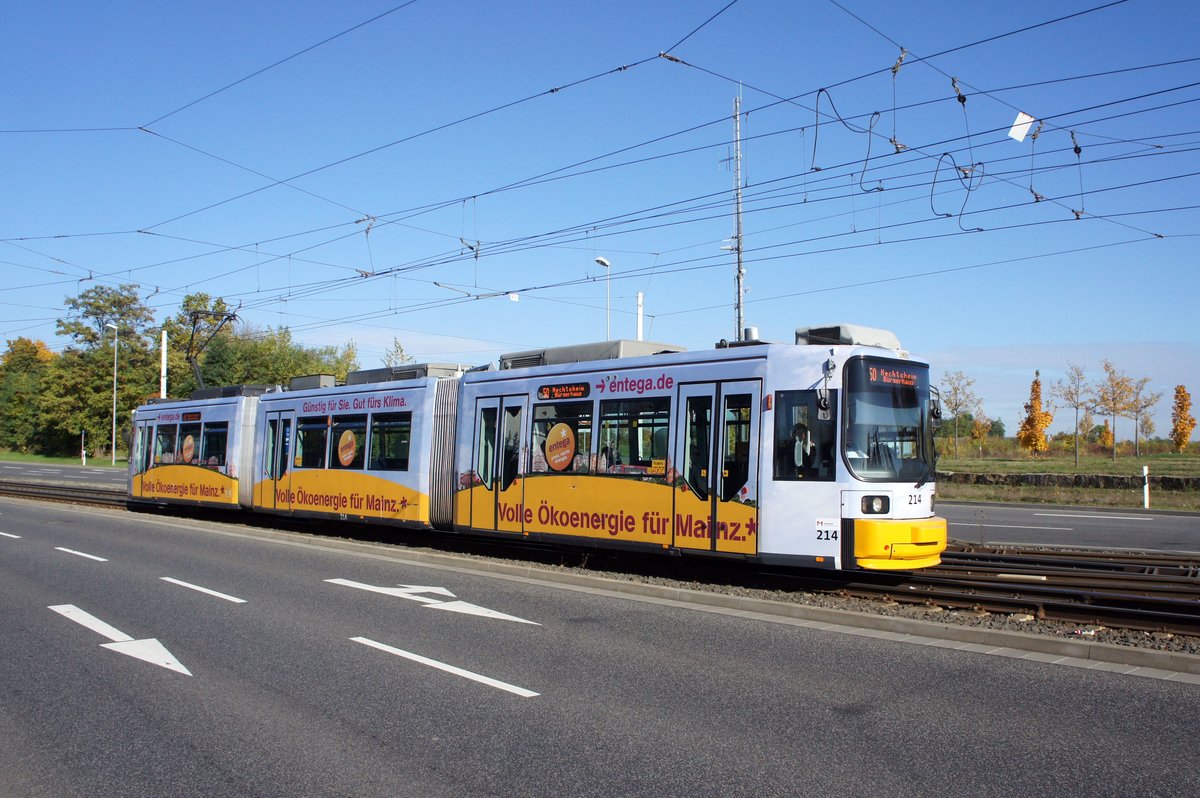 Straßenbahn Mainz: Adtranz GT6M-ZR der MVG Mainz - Wagen 214, aufgenommen im Oktober 2016 in Mainz-Hechtsheim.