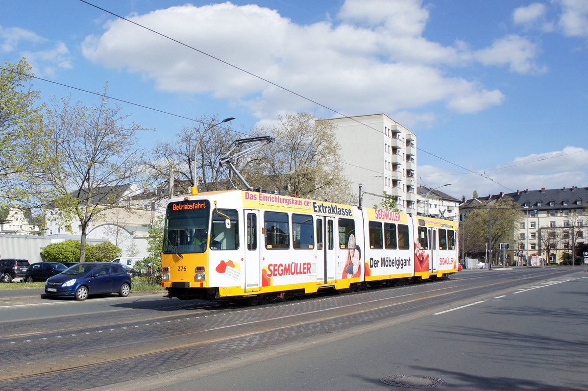 Straßenbahn Mainz: Duewag / AEG M8C der MVG Mainz - Wagen 276, aufgenommen im April 2017 in der Nähe der Haltestelle  Bismarckplatz  in Mainz.