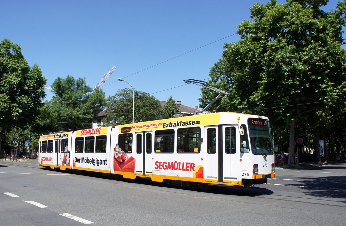 Straßenbahn Mainz: Duewag / AEG M8C der MVG Mainz - Wagen 276, aufgenommen im Juni 2017 an der Haltestelle  Goethestraße  in Mainz.