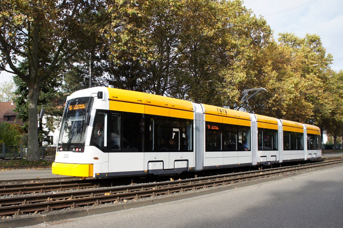 Straßenbahn Mainz: Stadler Rail Variobahn der MVG Mainz - Wagen 230, aufgenommen im Oktober 2016 in Mainz-Gonsenheim.