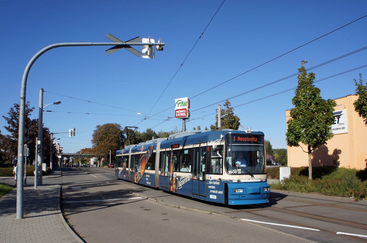 Straßenbahn Zwickau: MAN / AEG GT6M der SVZ Zwickau - Wagen 906, aufgenommen im Oktober 2015 an der Haltestelle  Steinkohlenwerk / Glück-Auf-Center  in Zwickau.