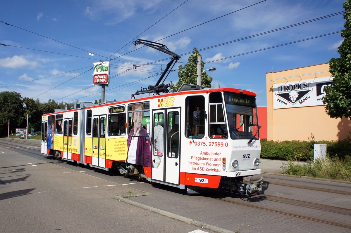 Straßenbahn Zwickau: Tatra KT4D der SVZ Zwickau - Wagen 931, aufgenommen im August 2016 an der Haltestelle  Steinkohlenwerk / Glück-Auf-Center  in Zwickau.